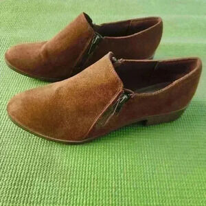 American Eagle low heel 2 side zip slip-on suede casual shoes size 8.5